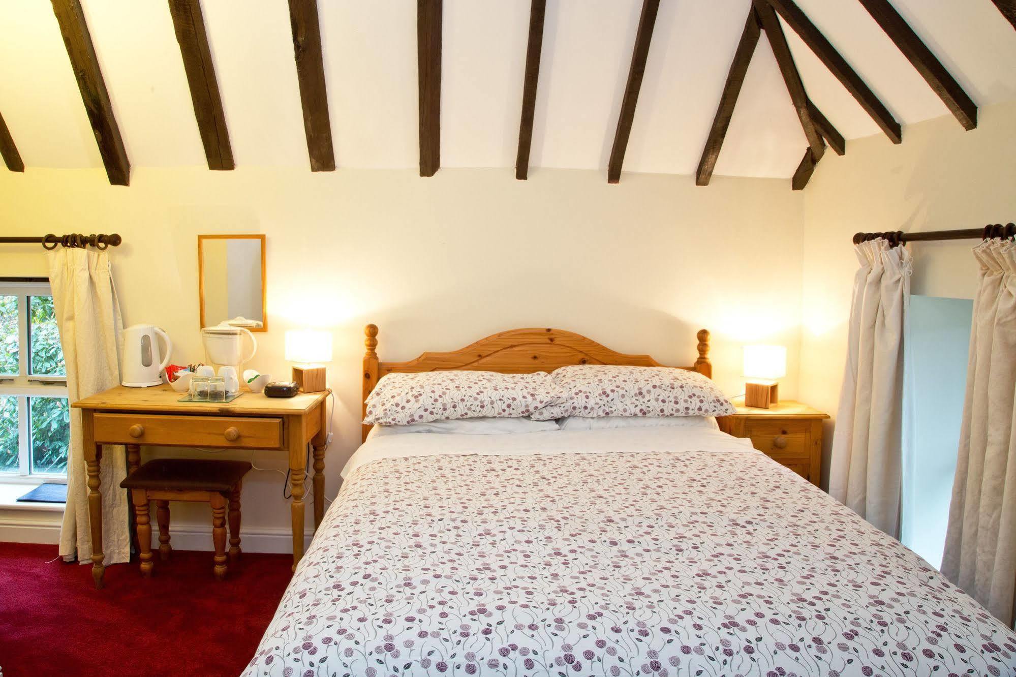 Bed and Breakfast Detling Coachhouse Мейдстон Экстерьер фото
