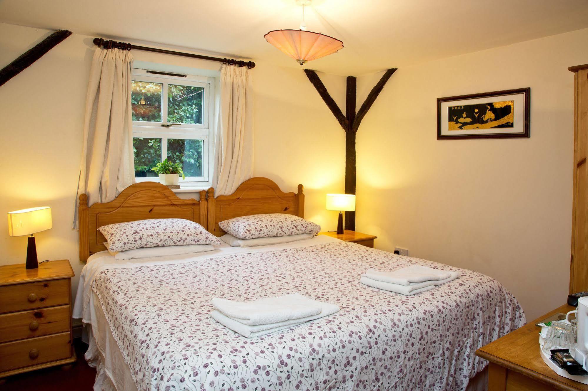 Bed and Breakfast Detling Coachhouse Мейдстон Экстерьер фото