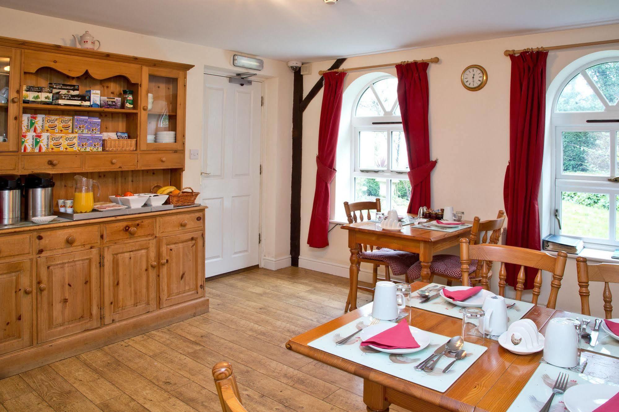 Bed and Breakfast Detling Coachhouse Мейдстон Экстерьер фото